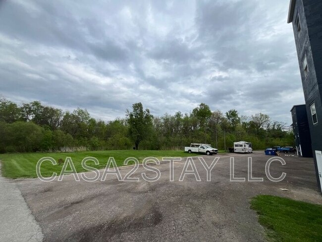 Building Photo - 1404 S Wilson Rd