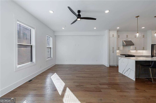 Building Photo - 1032 Robert Smalls Wy