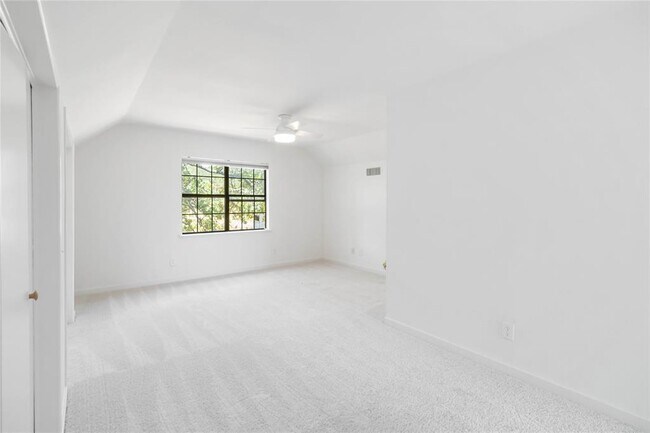 Building Photo - 209 Pope Bend S