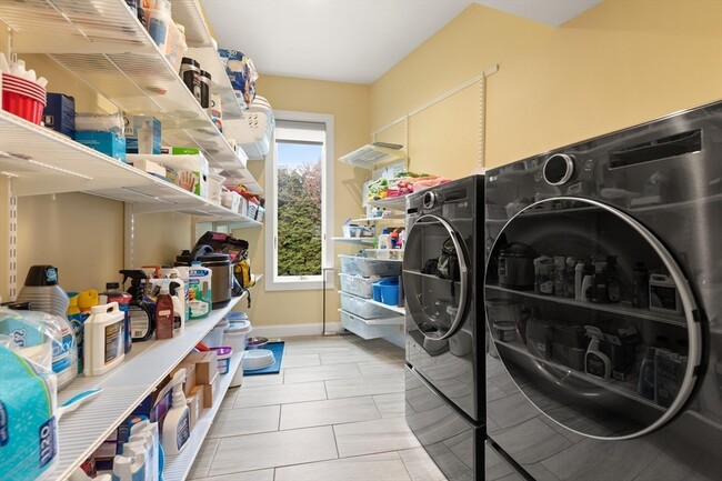 Building Photo - 25 Saddle Club Rd