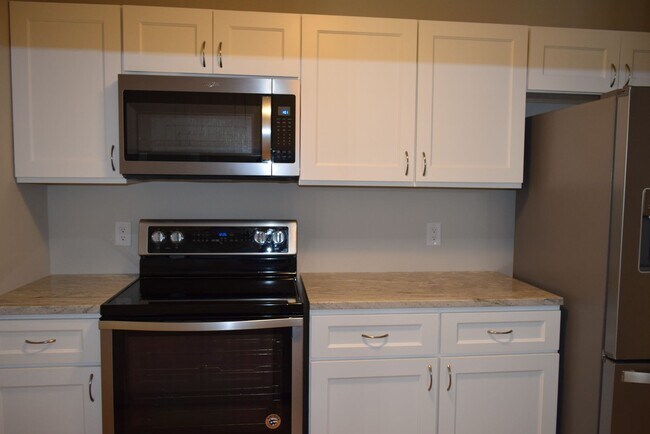 Building Photo - 668 Bartons Landing Pl