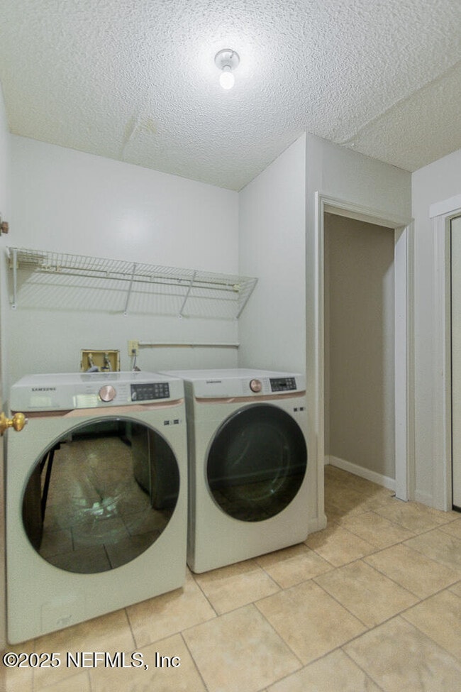 Building Photo - 8330 Cross Timbers Dr W