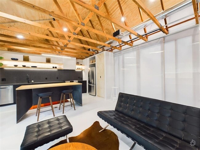 Building Photo - 6007 Leisure Run Rd