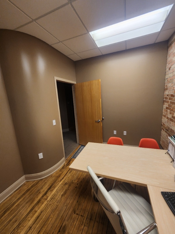 Building Photo - 9 Main St