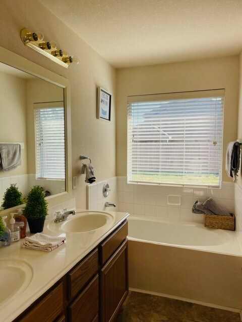 Building Photo - 21470 Olympic Forest Dr