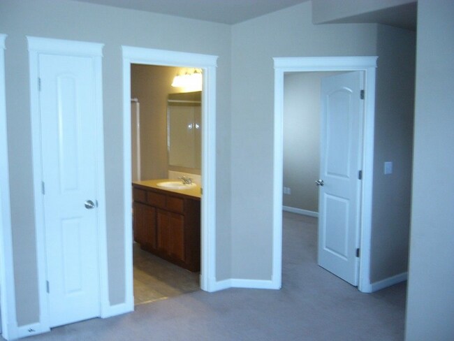 Building Photo - 5115 Balustrade Blvd SE