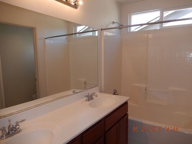 Building Photo - 37965 Encanto Rd