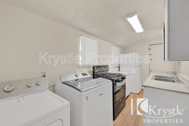 Building Photo - 1128 Marin St