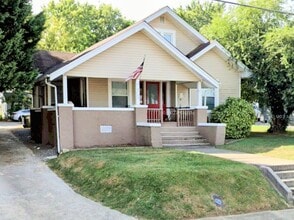 Building Photo - 858 Highland Ave NE