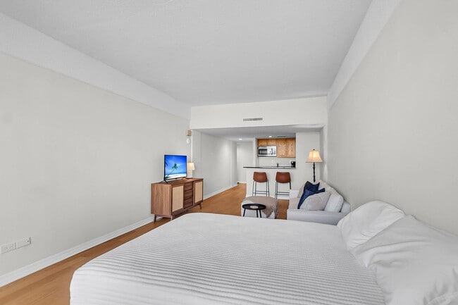 Building Photo - Downtown Charleston Living with Stunning Views