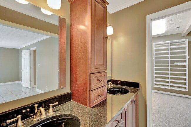 Building Photo - 240 Browns Hill Ct