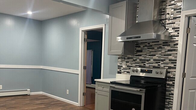 Building Photo - 5 Pinehurst Ave