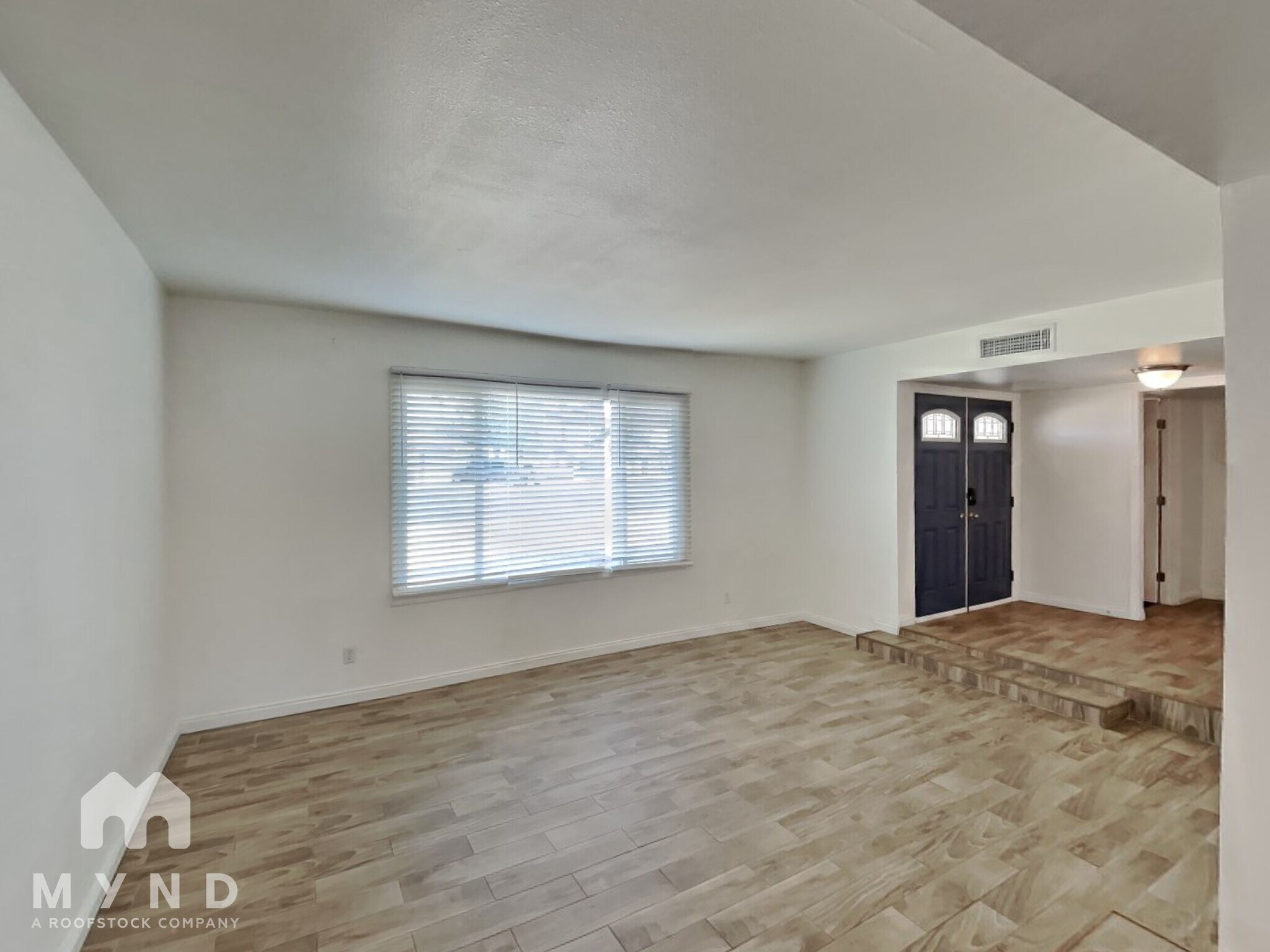 Building Photo - 400 E Greenway Dr