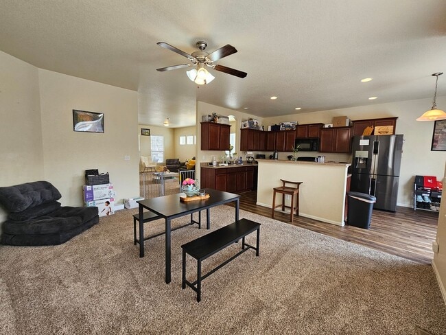 Building Photo - 3 Bed 3 bath house in 80916!