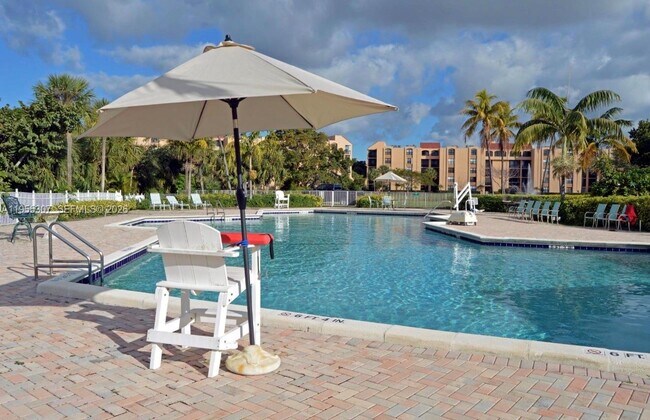 Building Photo - 825 Egret Cir