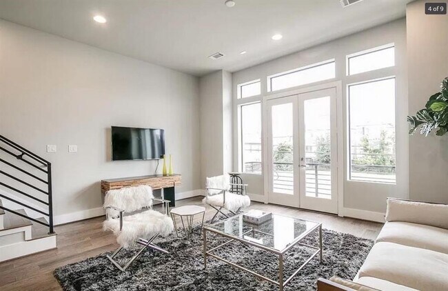 Building Photo - 5713 Larkin St