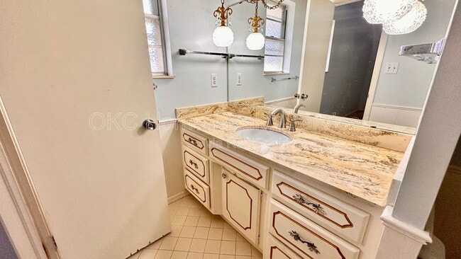 Building Photo - 12109 Camelot Dr