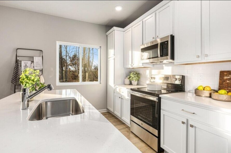 Building Photo - 4633 Glen Haven Dr