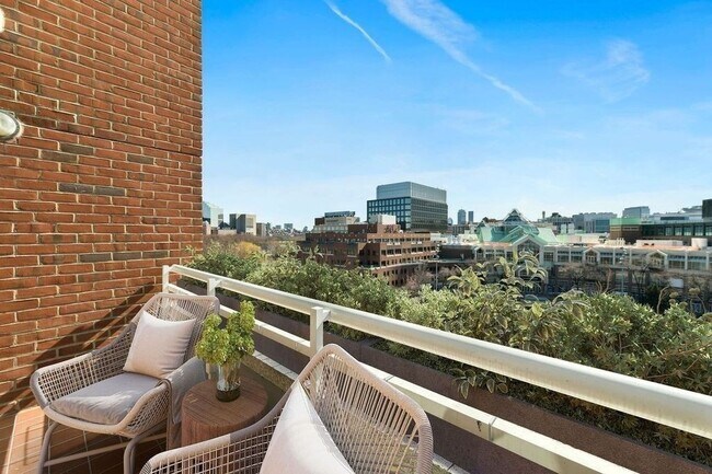 Building Photo - 4 Canal Park