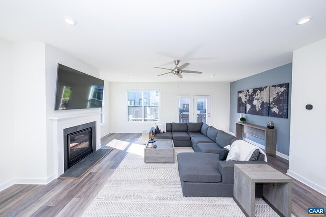 Building Photo - 1521 Knoll Ln