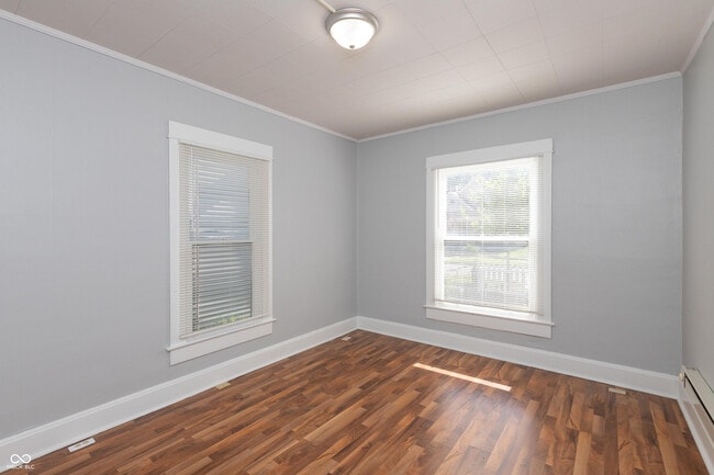 Building Photo - 330 N Holmes Ave