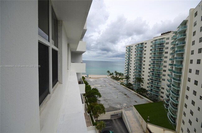Building Photo - 3725 S Ocean Dr