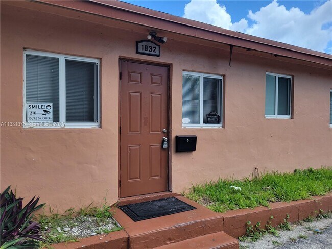 Building Photo - 1830 Monroe St