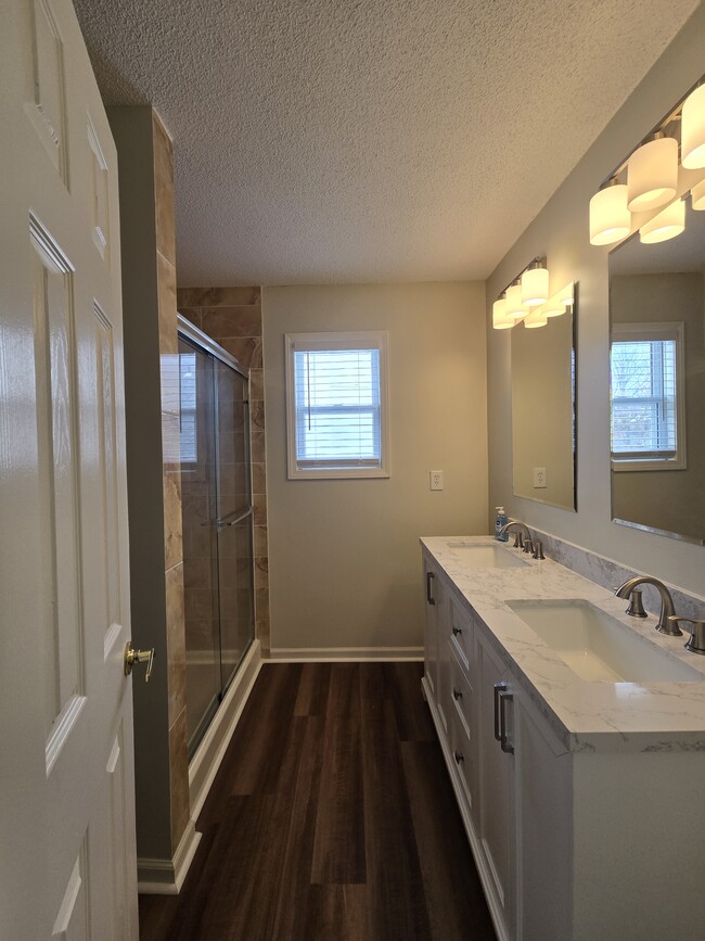 Building Photo - 16316 S Hunter St