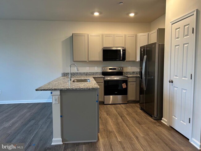 Building Photo - 224 Caterpillar Dr