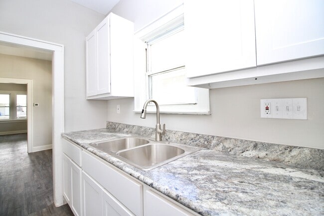 Building Photo - Single Family Home 2 beds 1 bath FOR RENT