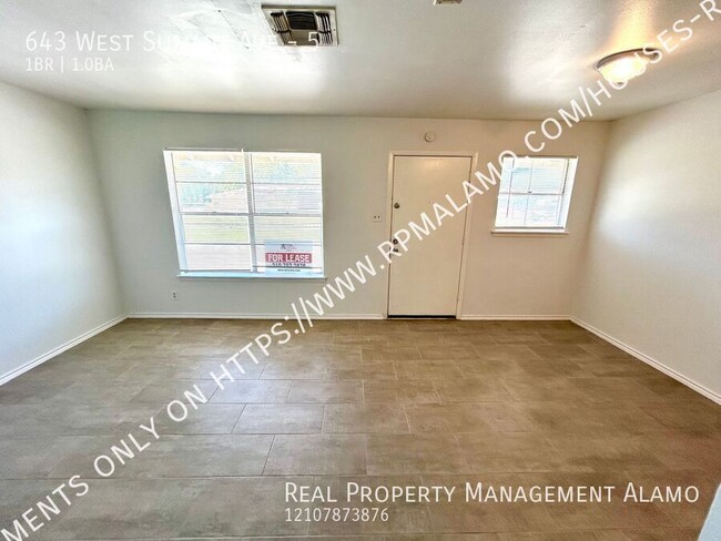 Building Photo - AVAILABLE NOW! 1 Bedroom / 1 Bath Unit Nea...