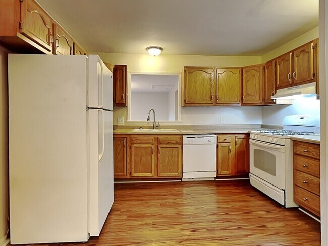 Building Photo - 4 bed 2 bath in Fishers!