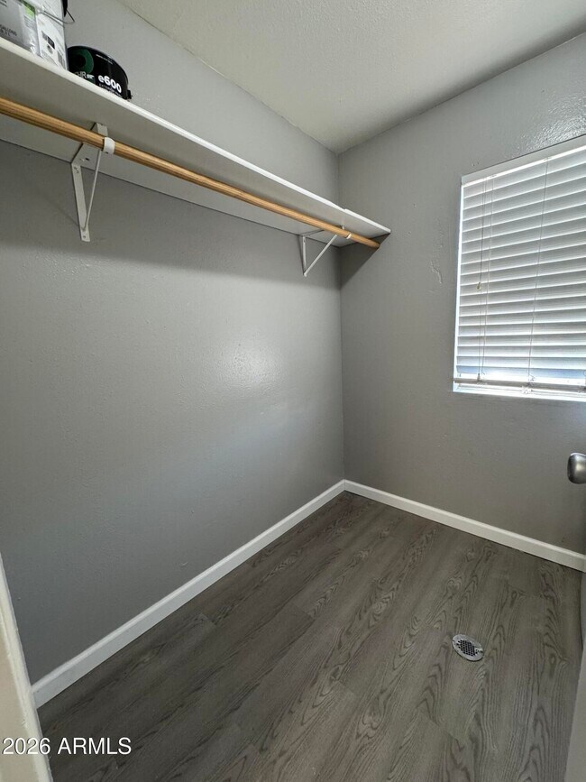 Building Photo - 6527 N 67th Ave