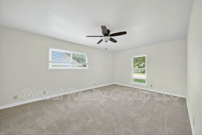 Building Photo - 133 Thomas Edison Dr