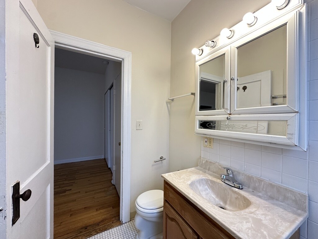 Building Photo - 1040 W George St