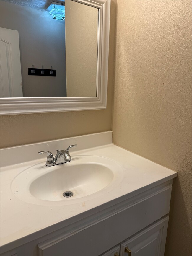 Building Photo - 8108 Wier Dr