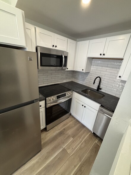 Primary Photo - 441 State St