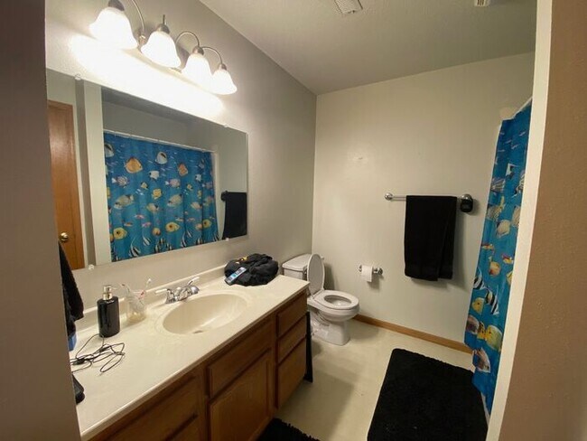 Building Photo - $2,250 | 4 Bedroom, 3.5 Bathroom Duplex | ...