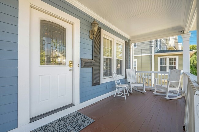 Building Photo - 16 Walnut St