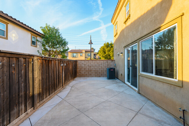 Building Photo - Gated Furnished townhouse in Monterey Park