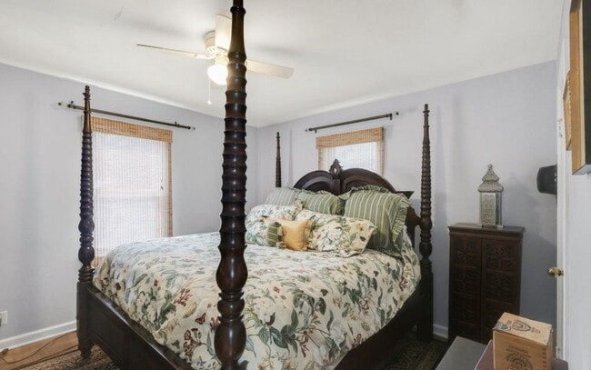 Building Photo - "Charming 2-Bedroom Duplex with Cozy Firep...