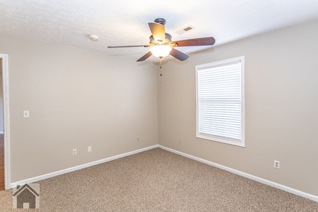 Building Photo - 105 Shara Dr