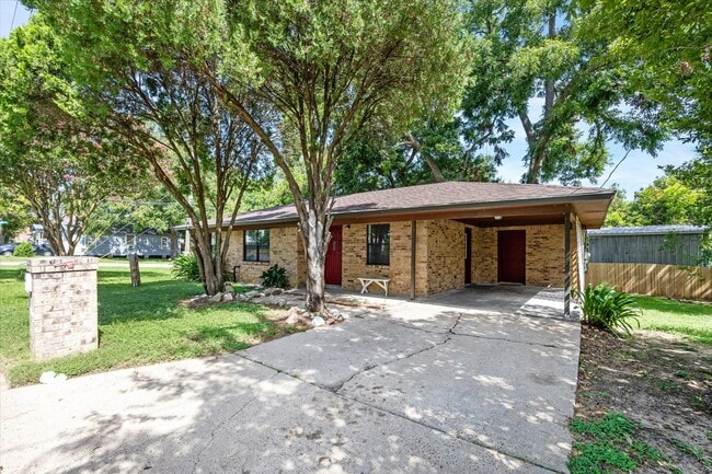 Building Photo - 1201 E Alamo St