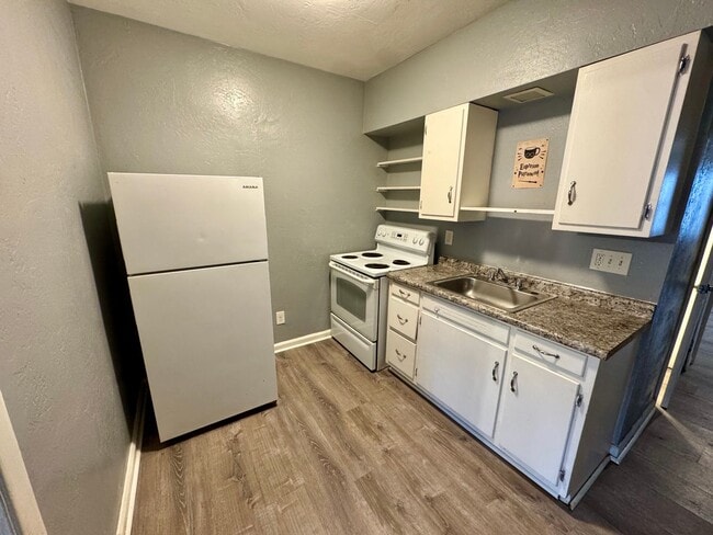 Building Photo - 1141 Brabec St