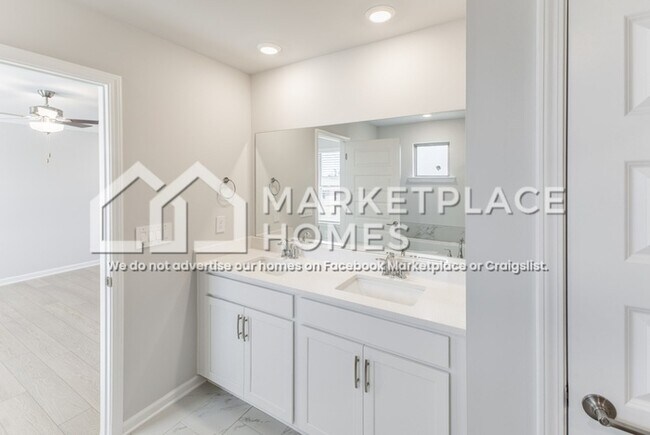 Building Photo - 212 Stockyard Cir