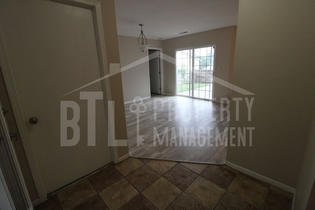 Building Photo - 240 Fox Ridge Rd
