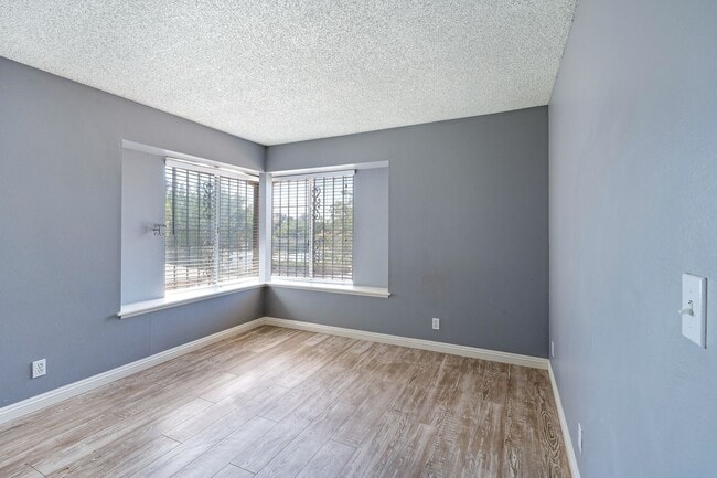 Building Photo - 1372 Lorilynn