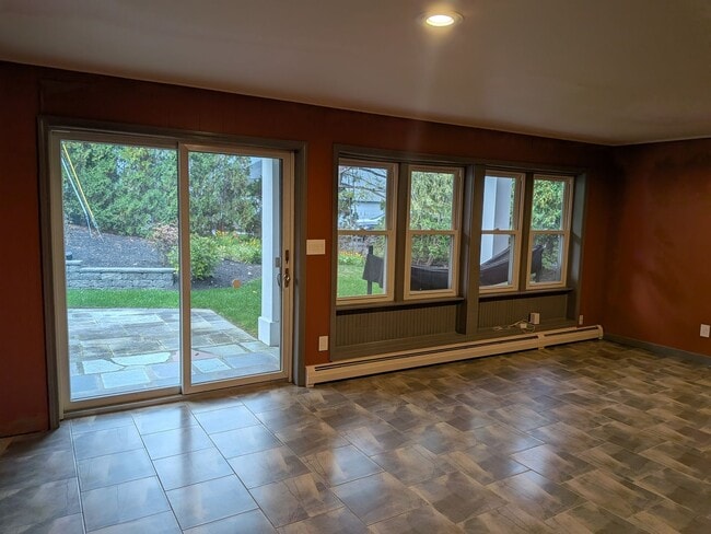 Building Photo - Gorgeous 4 Bed, 3 Bed House for Rent in Me...