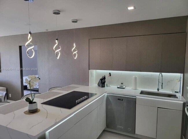 Building Photo - 20379 W Country Club Dr