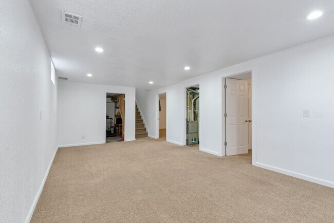 Building Photo - 1230 S Pierce St